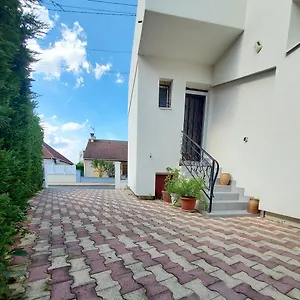 Meuble Avec Deux Appartement
